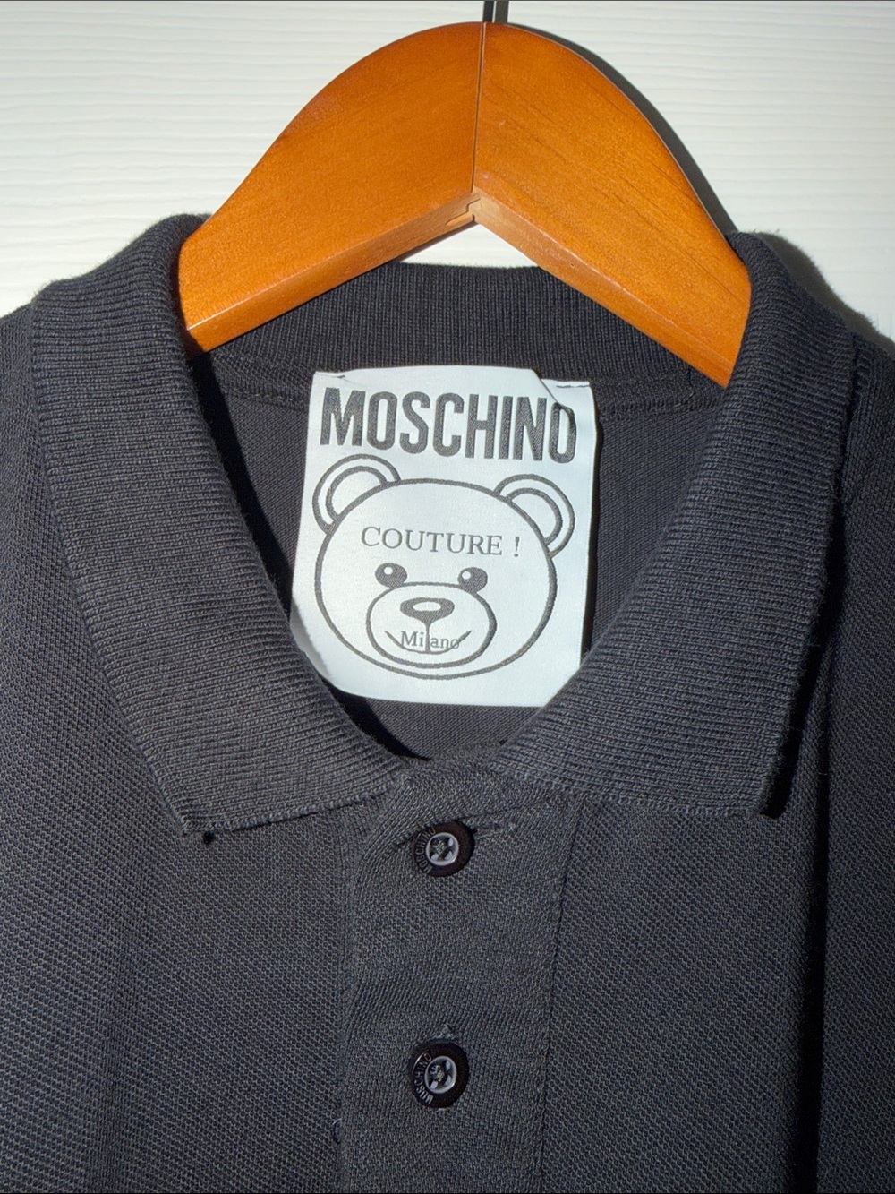 Moschino Men’s short sleeve Polo Shirt
Size USA 38 (fits like a slim Large) - Picture 2 of 6